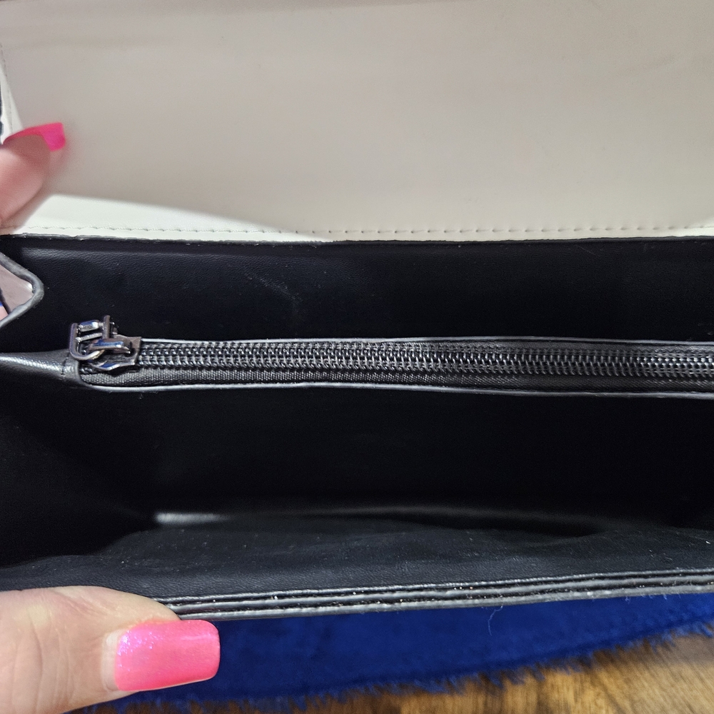 White Snake-Embossed Crossbody Bag - image 5